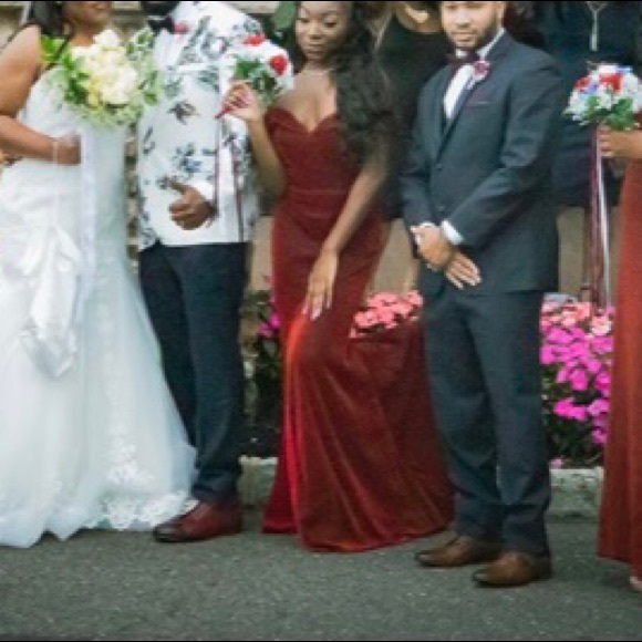 This ruby red w/ hints of shimmer gown is absolutely stunning & elegant😍🥂 - Picture 2 of 4